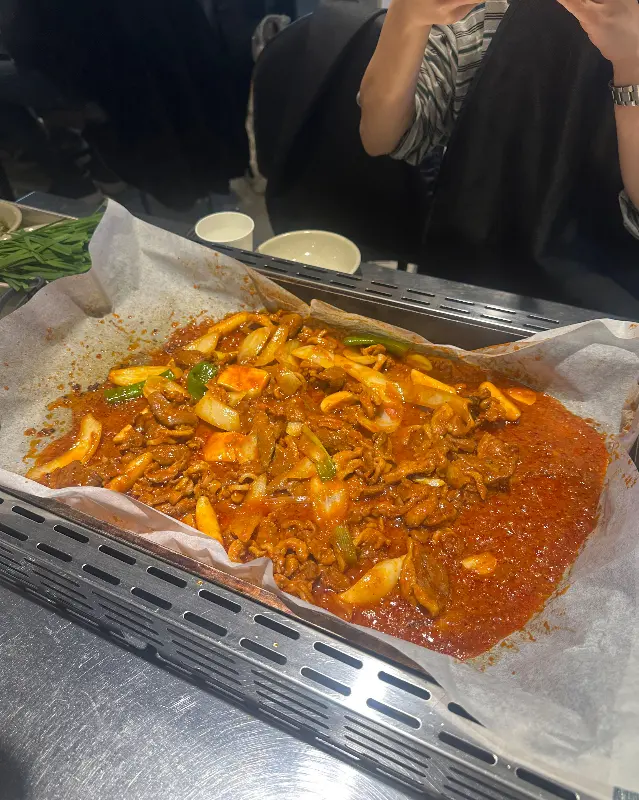 푸짐한 오리 주물럭 한 상 차림