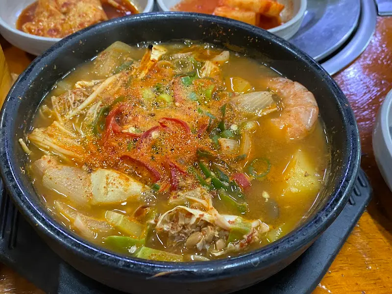 맛깔스러운 감자탕