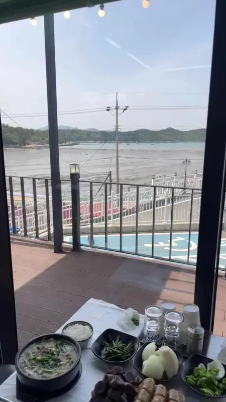 수레국밥 내부 전경