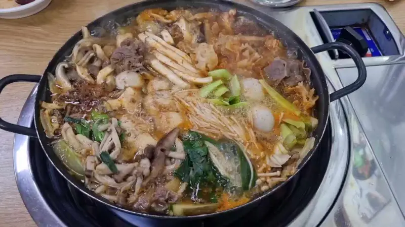 보글보글 끓는 전골