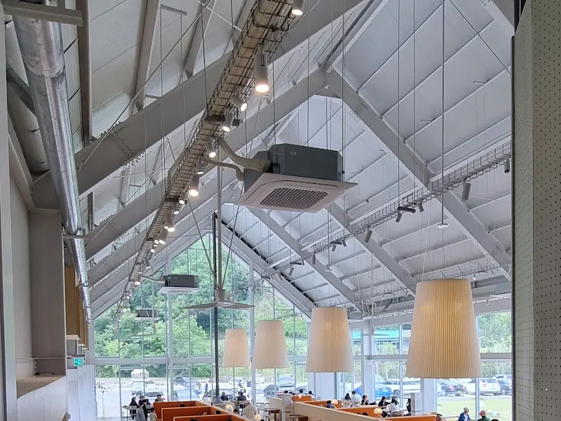 스코펠 HamAn 카페 내부 천장