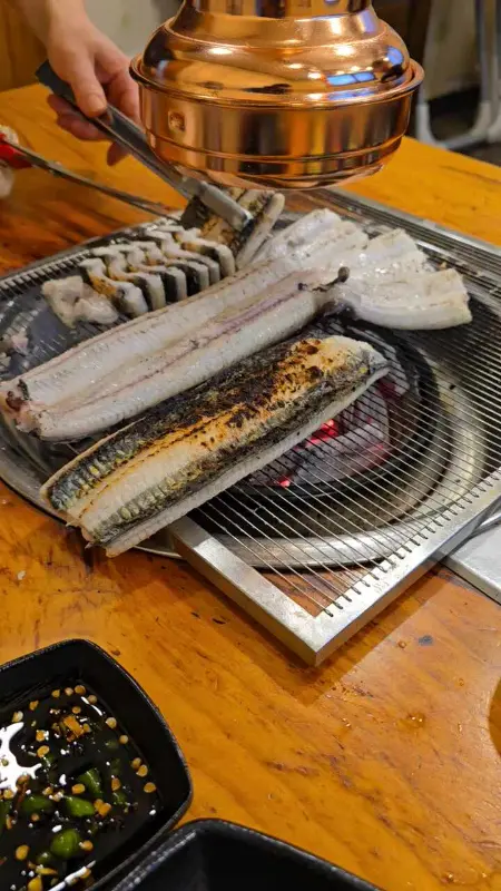 장어를 굽는 모습