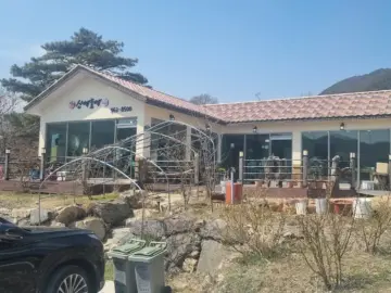 함양에서 맛보는 정갈한 손만두의 향연, 산에들에: 깊은 산 속 숨겨진 만두전골 맛집