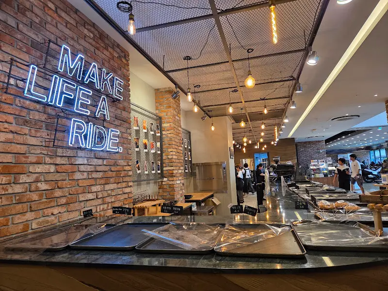 카페 내부 인테리어