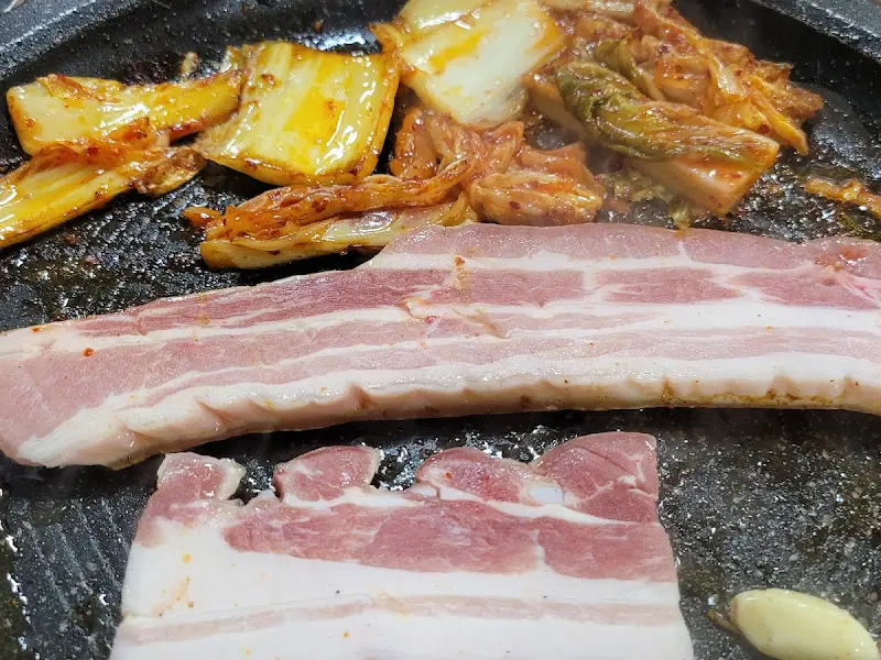 김치와 삼겹살의 환상적인 만남