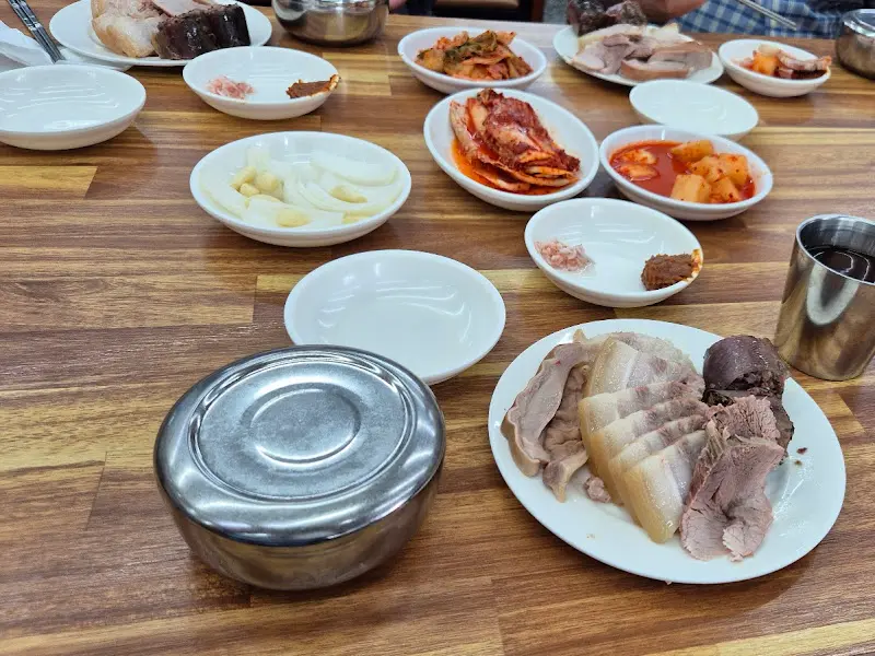 신창국밥 밑반찬