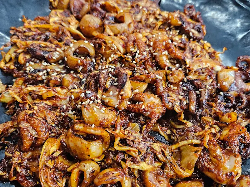 윤기가 흐르는 쭈꾸미 볶음