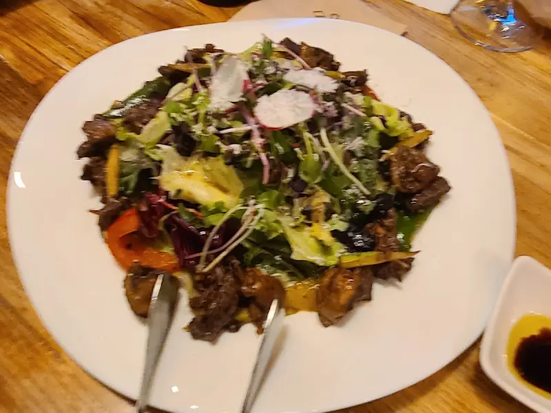 신선한 한우 샐러드