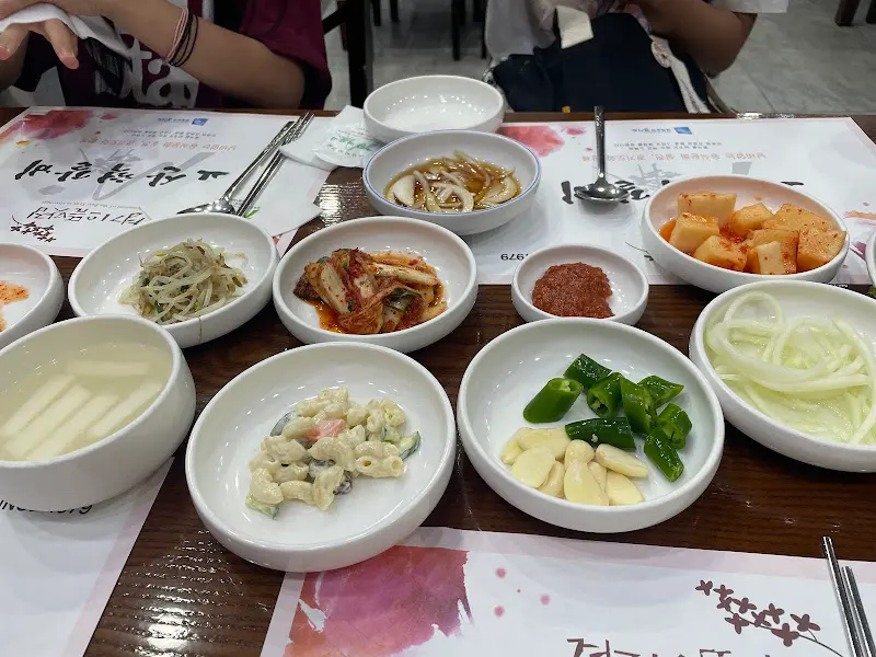 정갈하게 차려진 밑반찬