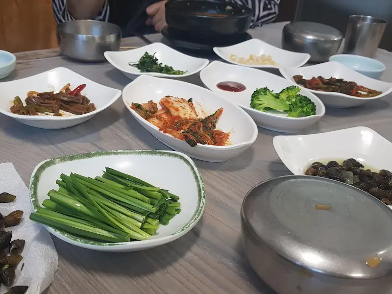 정갈하게 차려진 밑반찬