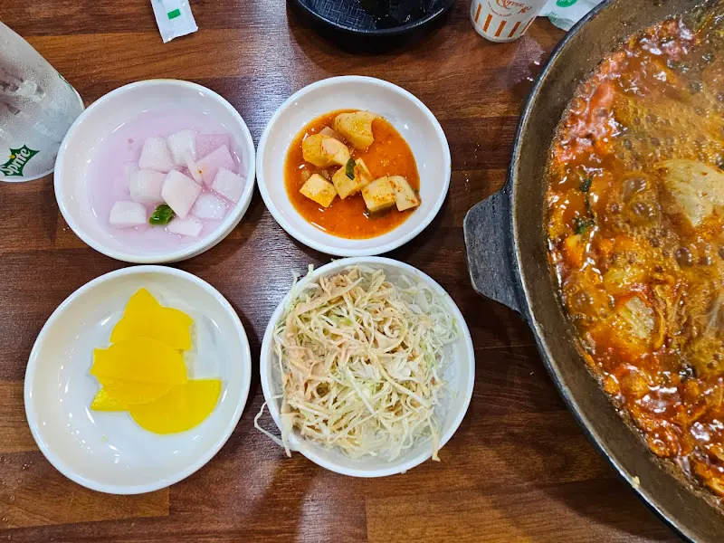 물닭갈비 밑반찬