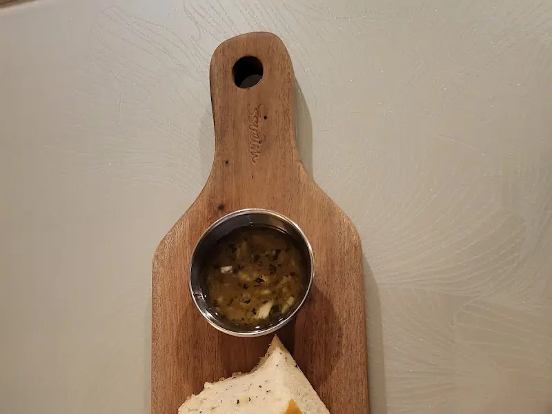 식전빵과 수제 오일청 소스