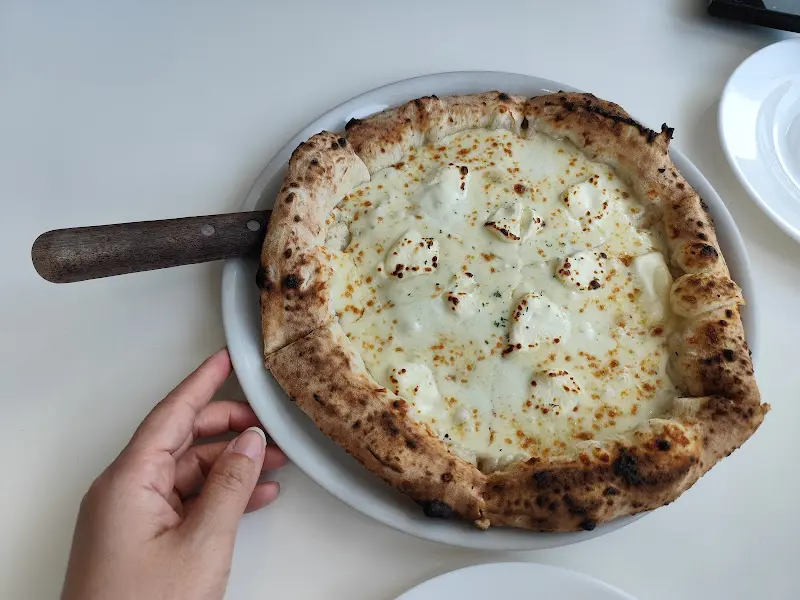 콰트로 포르마지오 피자