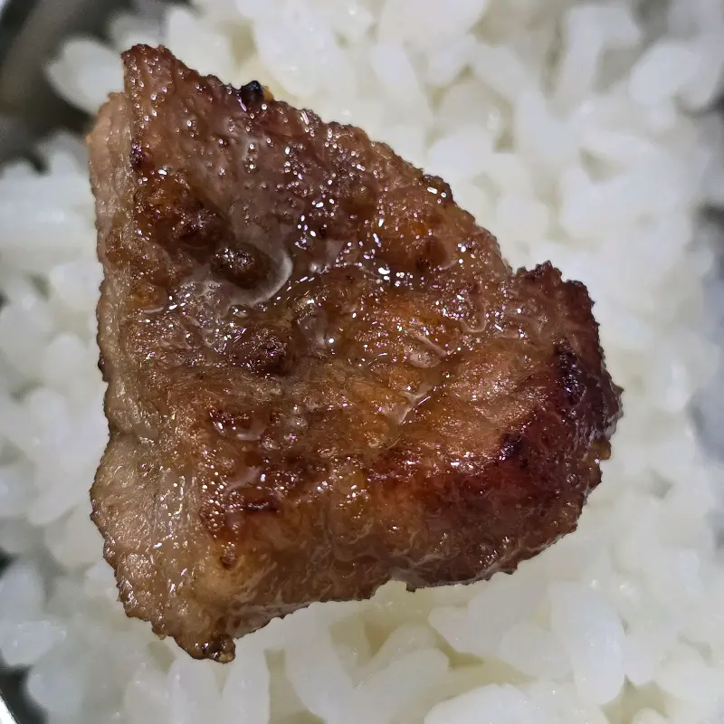 윤기 좔좔 흐르는 돼지갈비