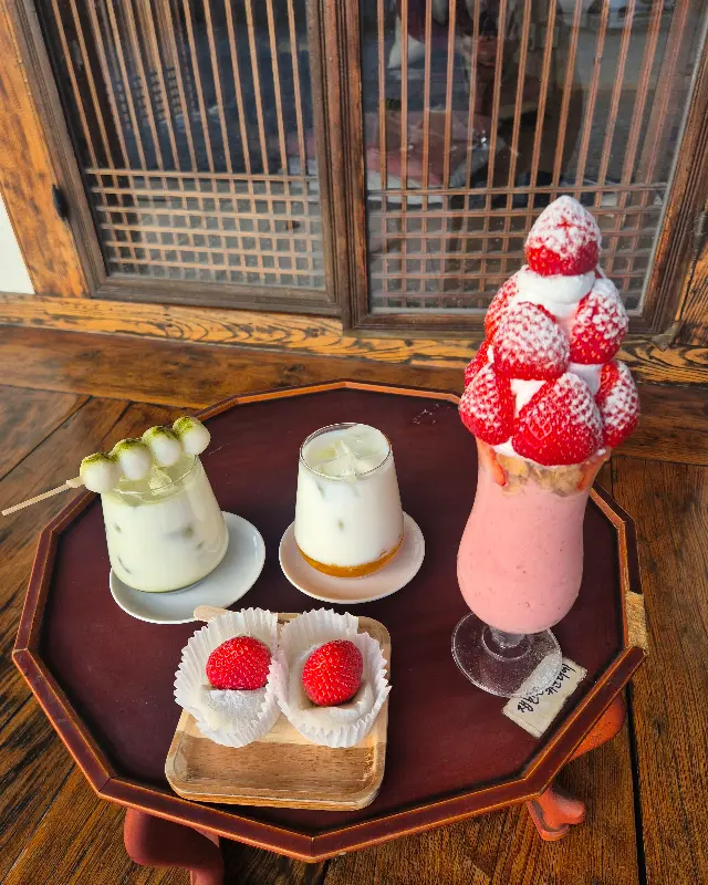 딸기 디저트 한상차림