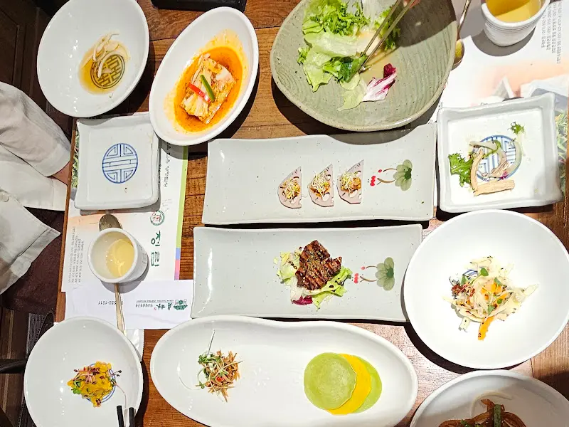 다채로운 약선 한정식 한 상 차림