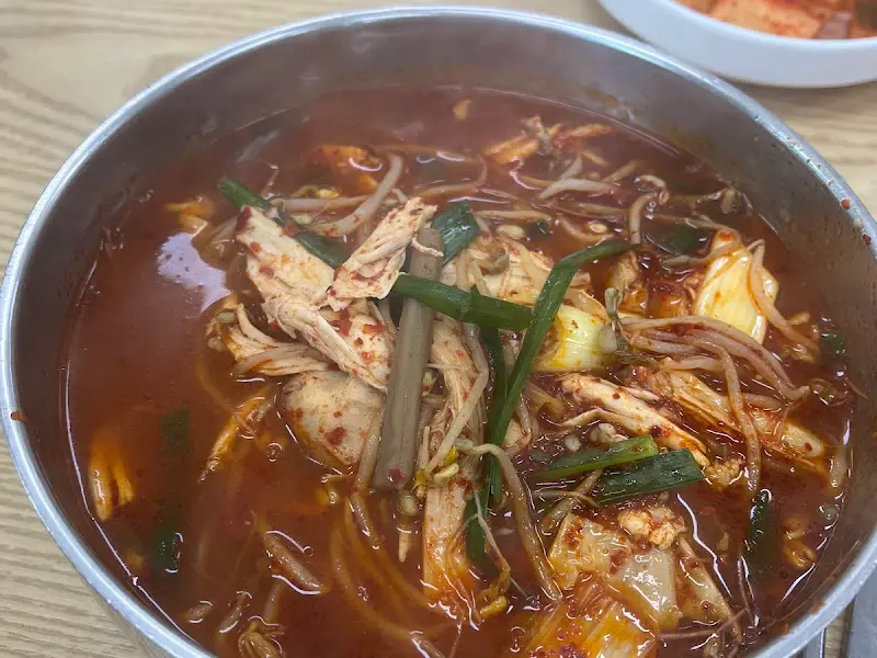 유장춘 닭개장의 먹음직스러운 비주얼