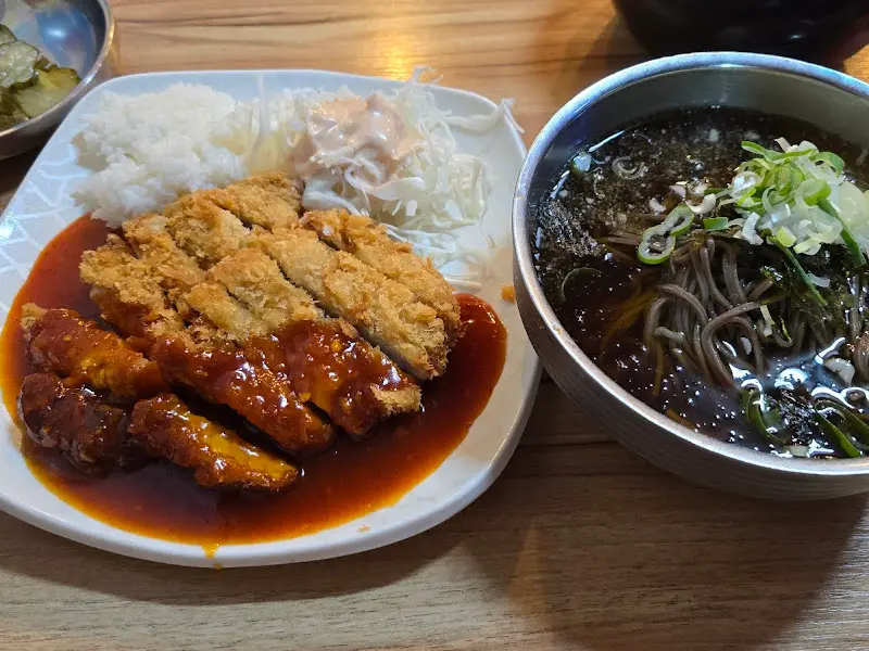 양념치킨 돈까스 냉모밀 세트