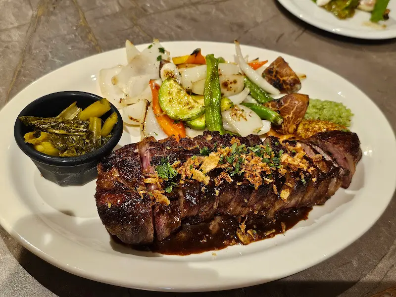 육즙 가득 채끝 스테이크