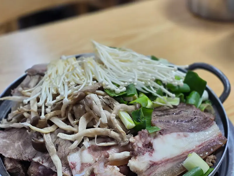 푸짐한 모듬 수육