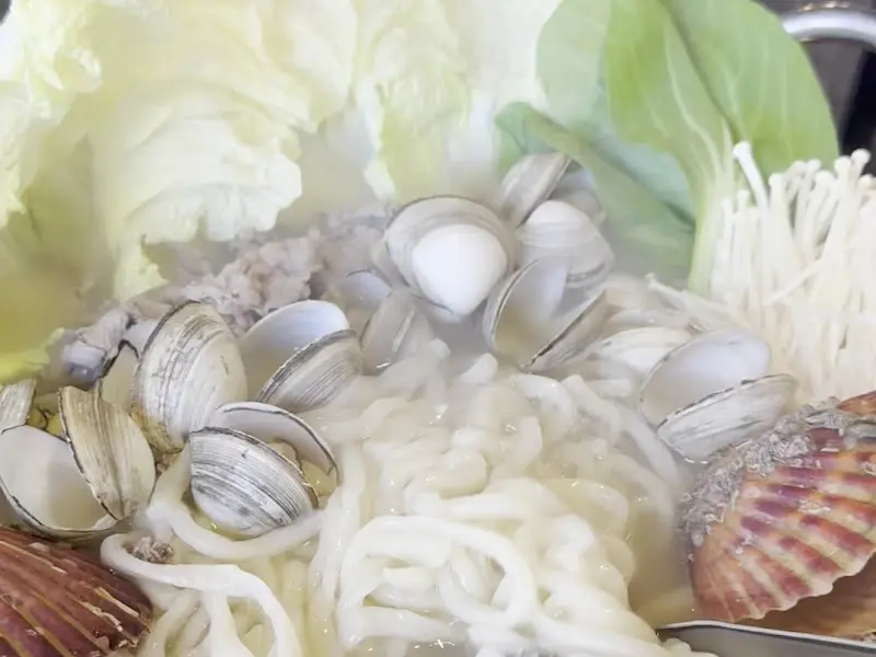 조개칼국수의 푸짐한 비주얼