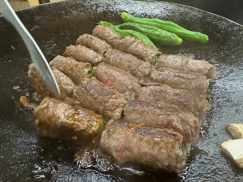 고기말이 굽는 모습