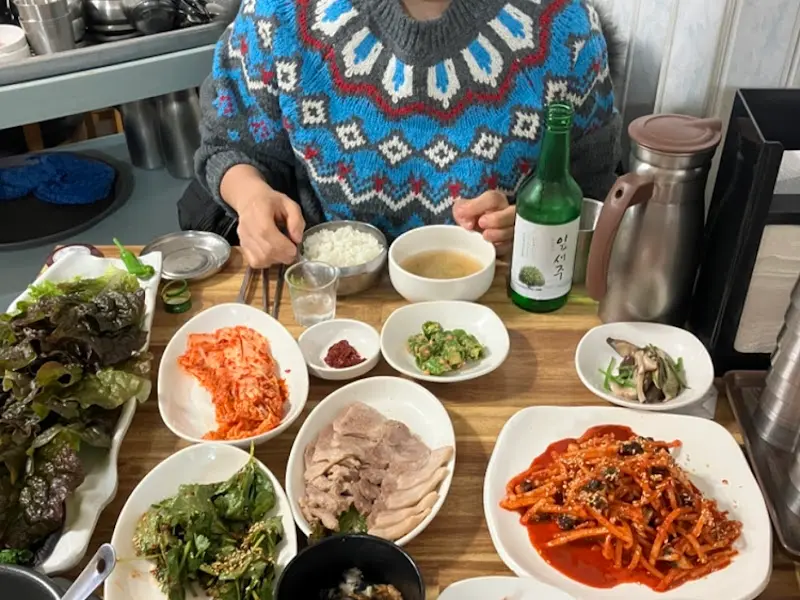 푸짐한 우렁이 쌈밥정식