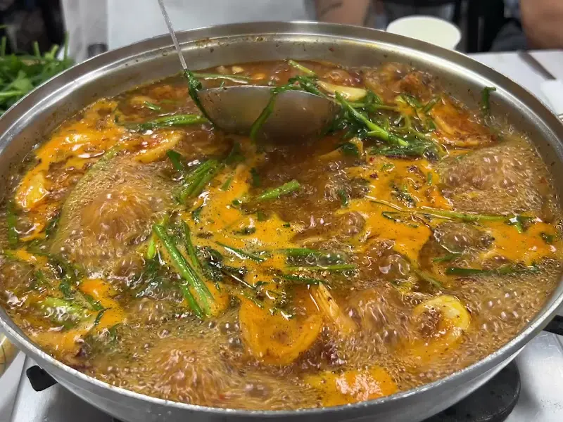 끓고 있는 청둥오리 전골