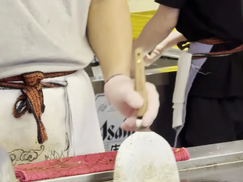 오꼬노미야끼를 만드는 모습