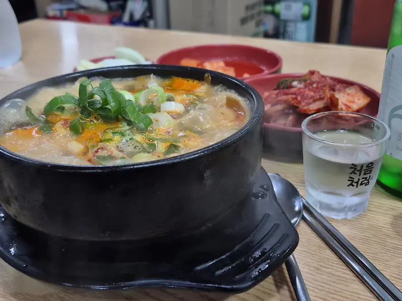 보글보글 끓는 순댓국