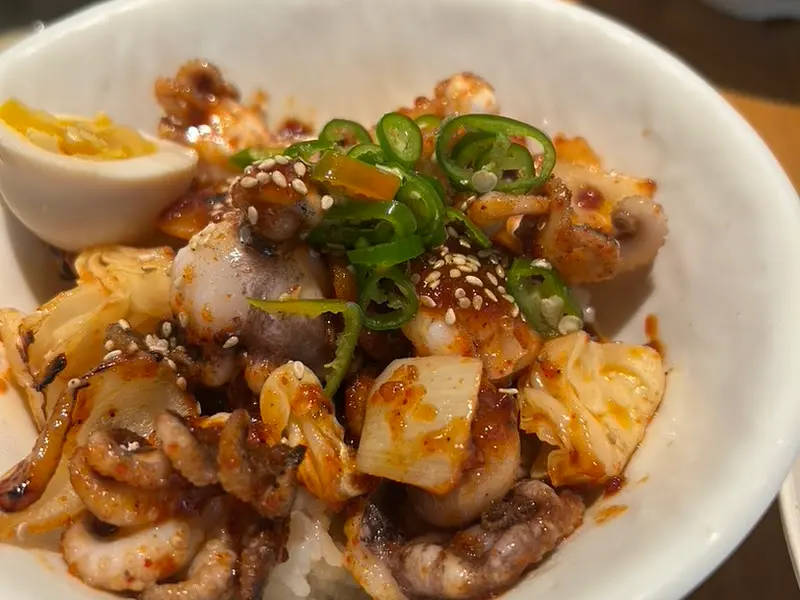 매콤한 숯불 쭈꾸미 덮밥