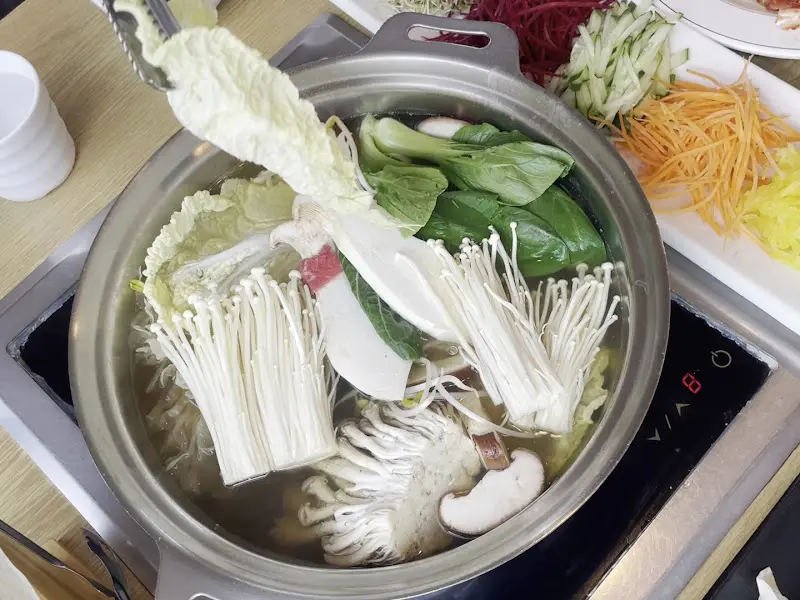 버섯과 야채 투하!