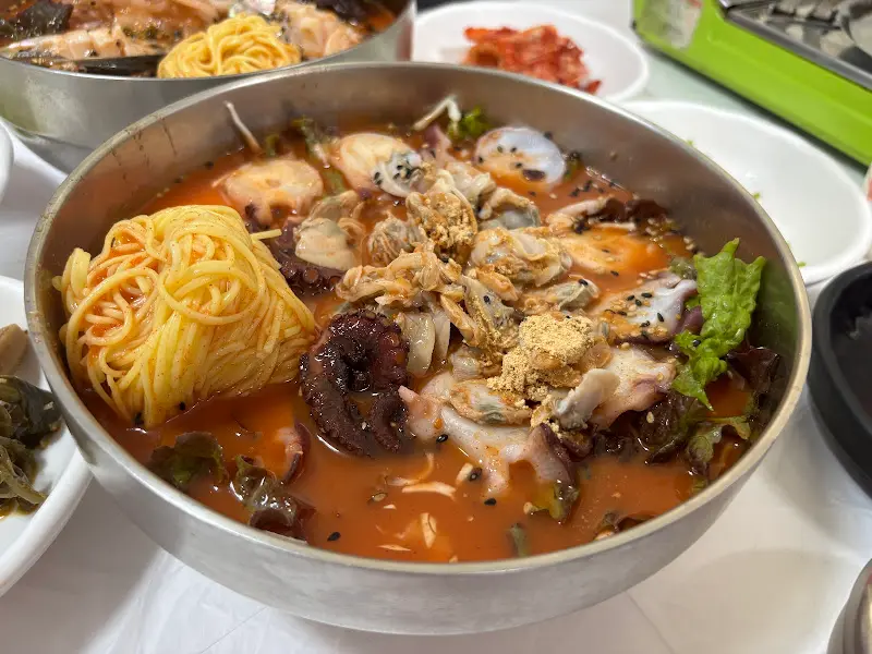 푸짐한 째복문어물회