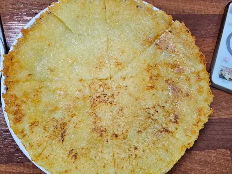 겉은 바삭하고 속은 쫀득한 감자전