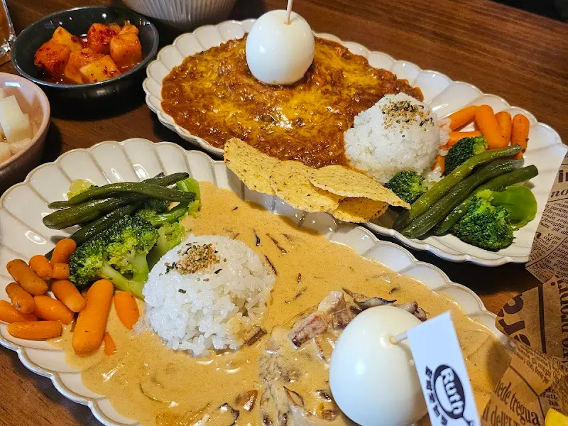 룻 함박스테이크와 매콤크림 함박스테이크