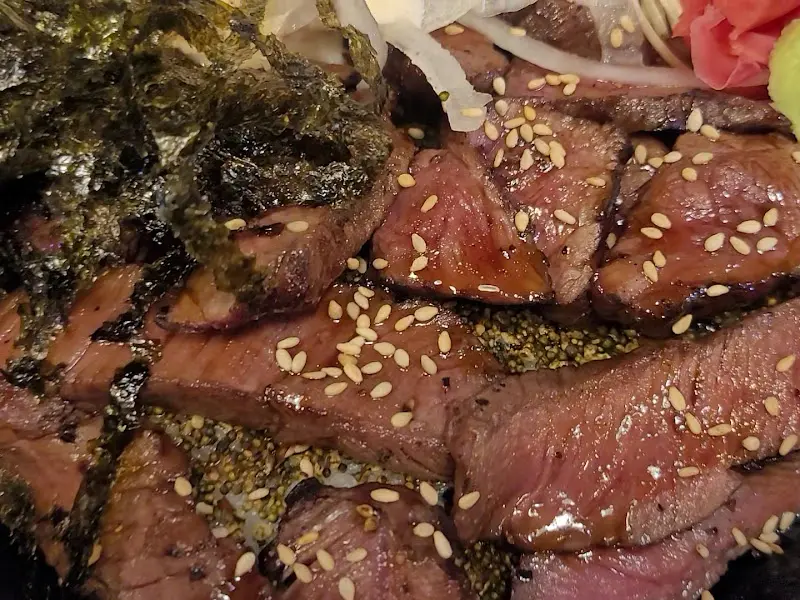 스테이크 덮밥 클로즈업