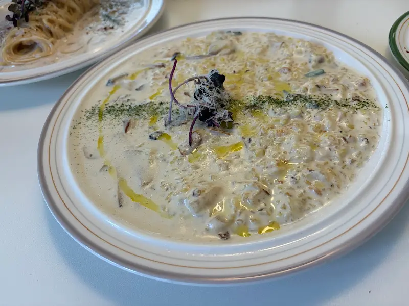 크림 소스가 듬뿍 담긴 풍기크레마 리조또