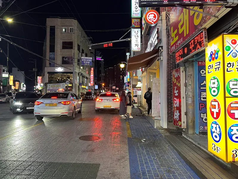 못난이닭도리탕 주변 야경