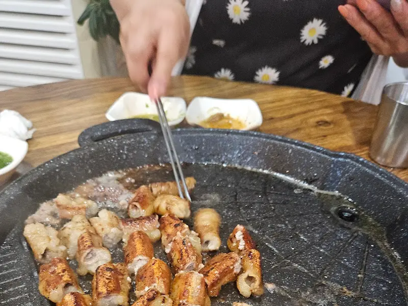 노릇하게 구워진 곱창