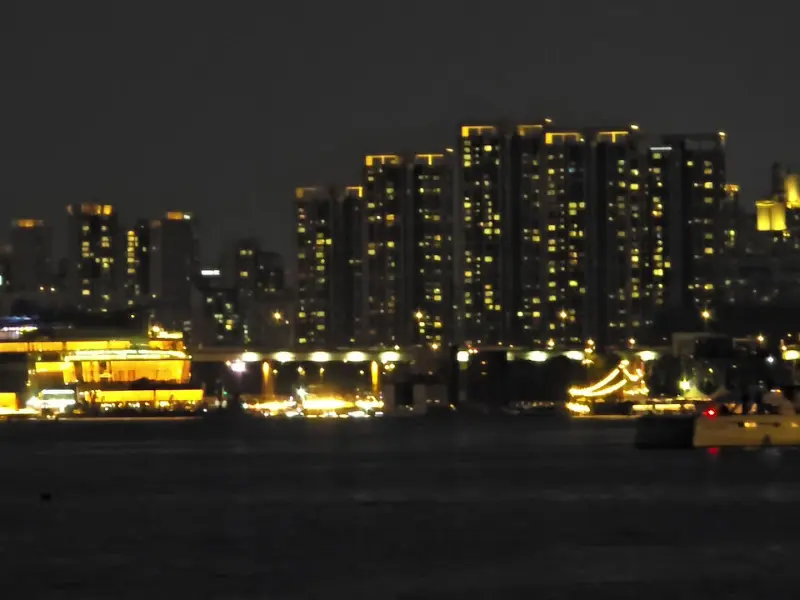 어둠이 내린 한강과 도시의 야경