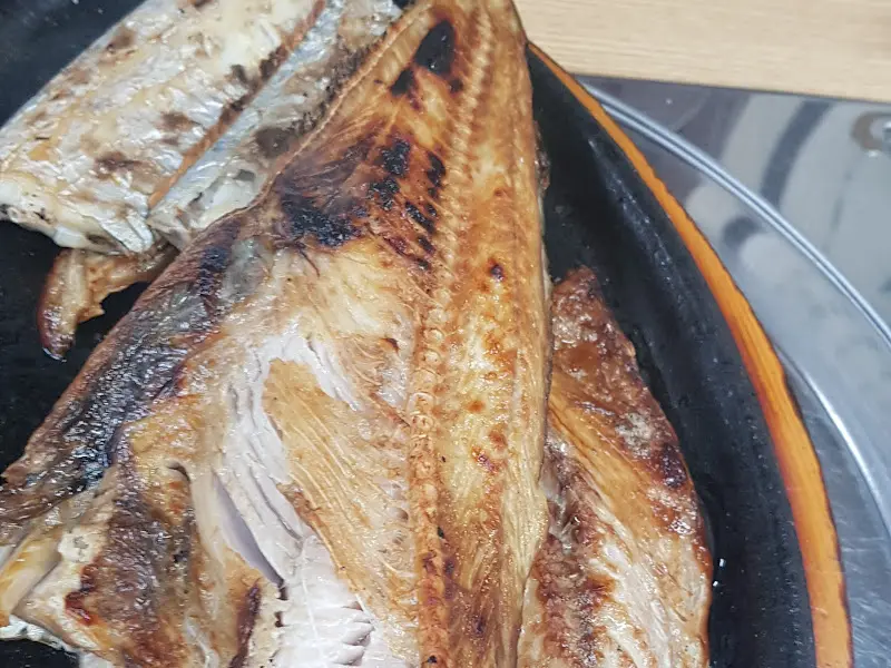 노릇하게 구워진 고등어구이