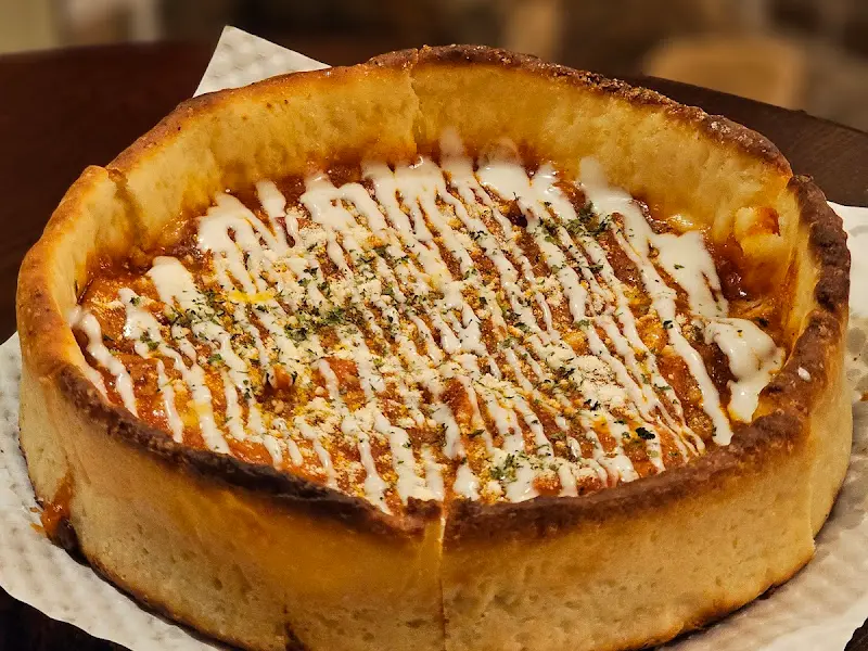 토핑이 듬뿍 올려진 피자