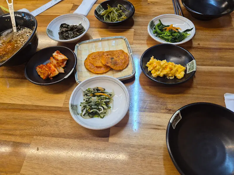 다양한 밑반찬들