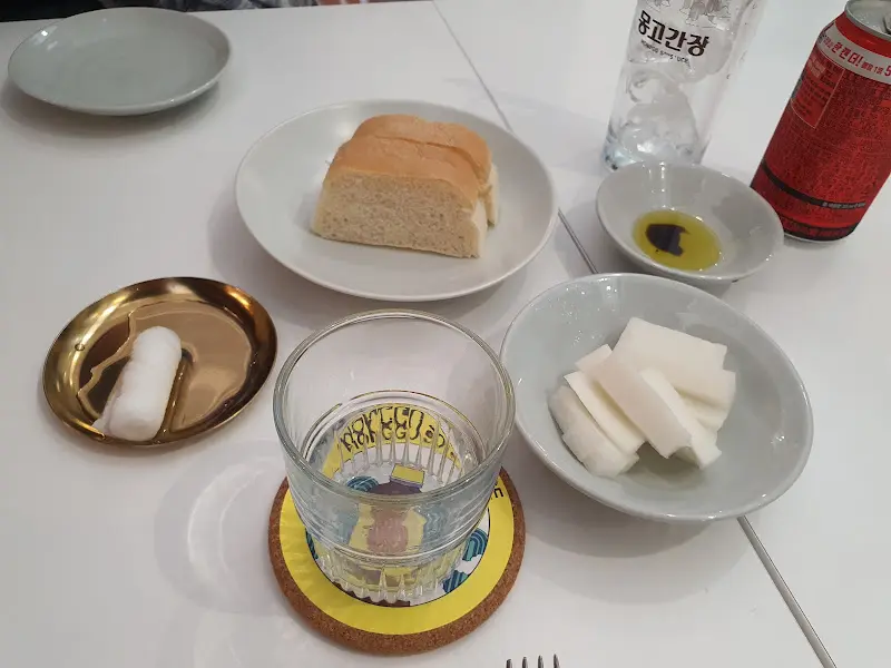 식전 빵과 무 피클