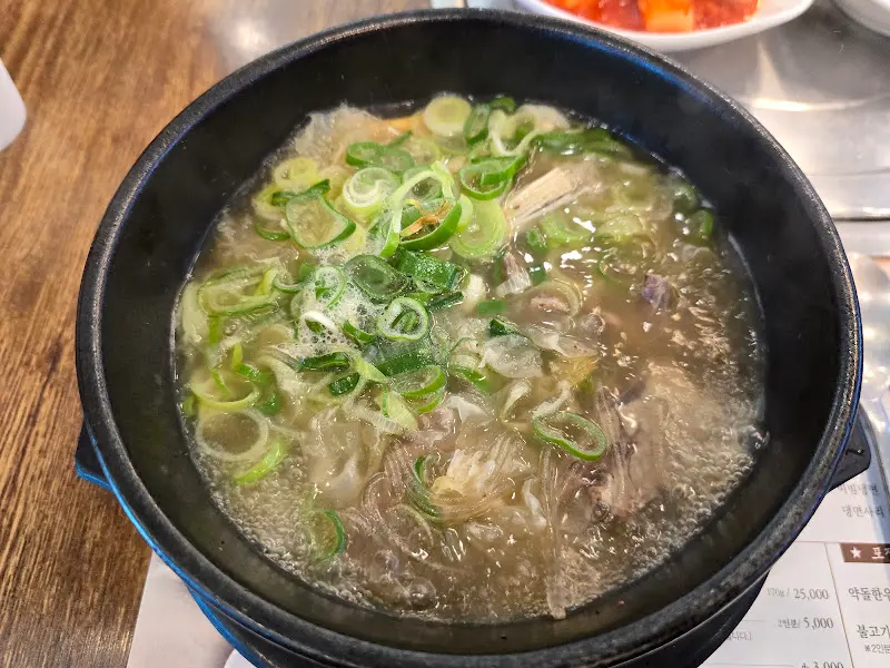 뜨끈하고 맑은 국물이 일품인 한우탕
