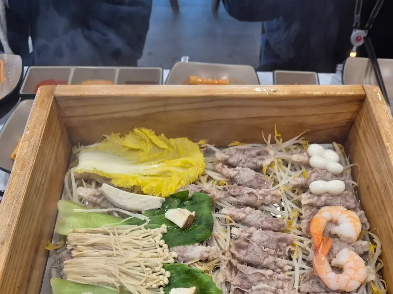 편백찜의 푸짐한 구성