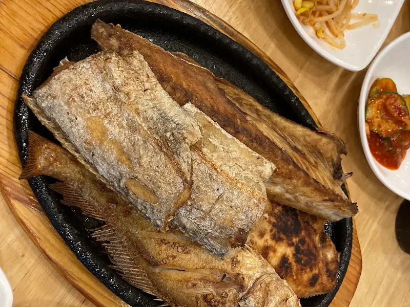 돌판 위의 생선구이