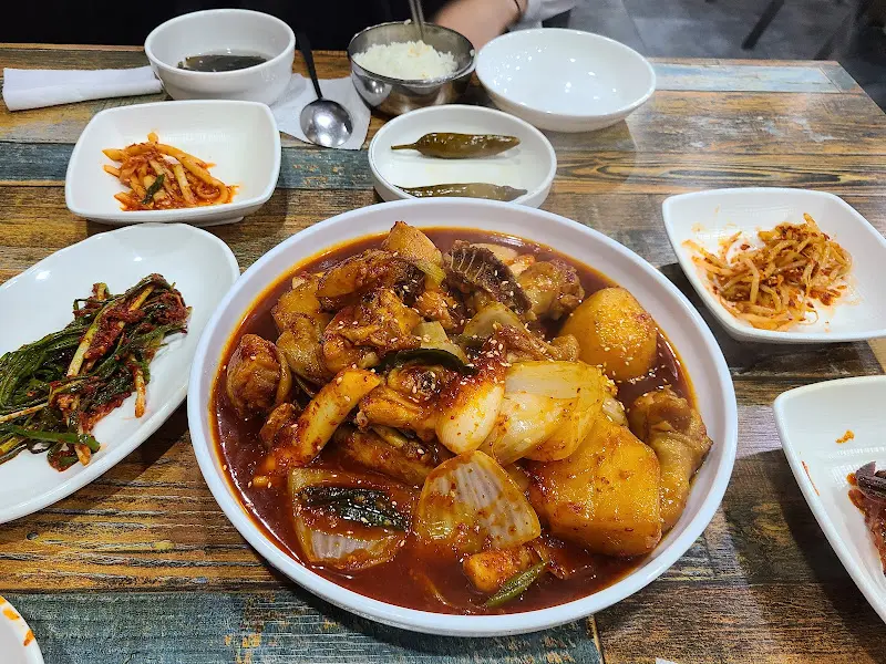닭볶음탕과 반찬