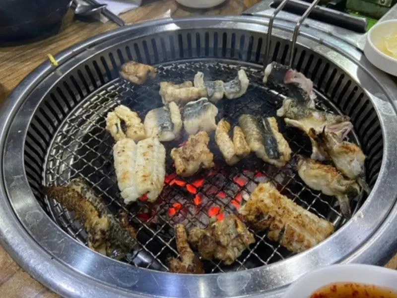 노릇하게 구워진 장어