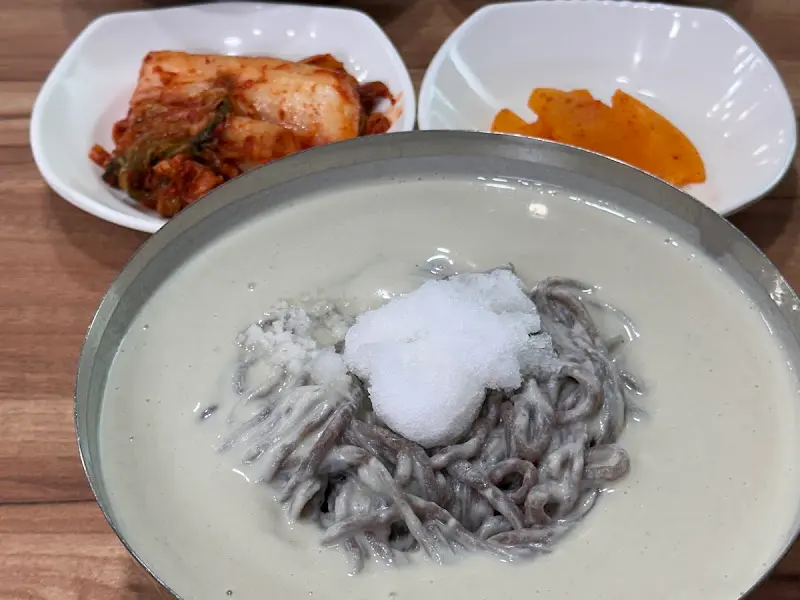 면과 콩물의 환상적인 조화